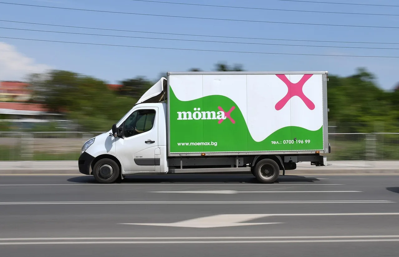 on the move, slow shutter, truck, road, outdoor, shutter, motion, truck, truck, truck, truck, truck. Local delivery equipment: choosing vans and telematics