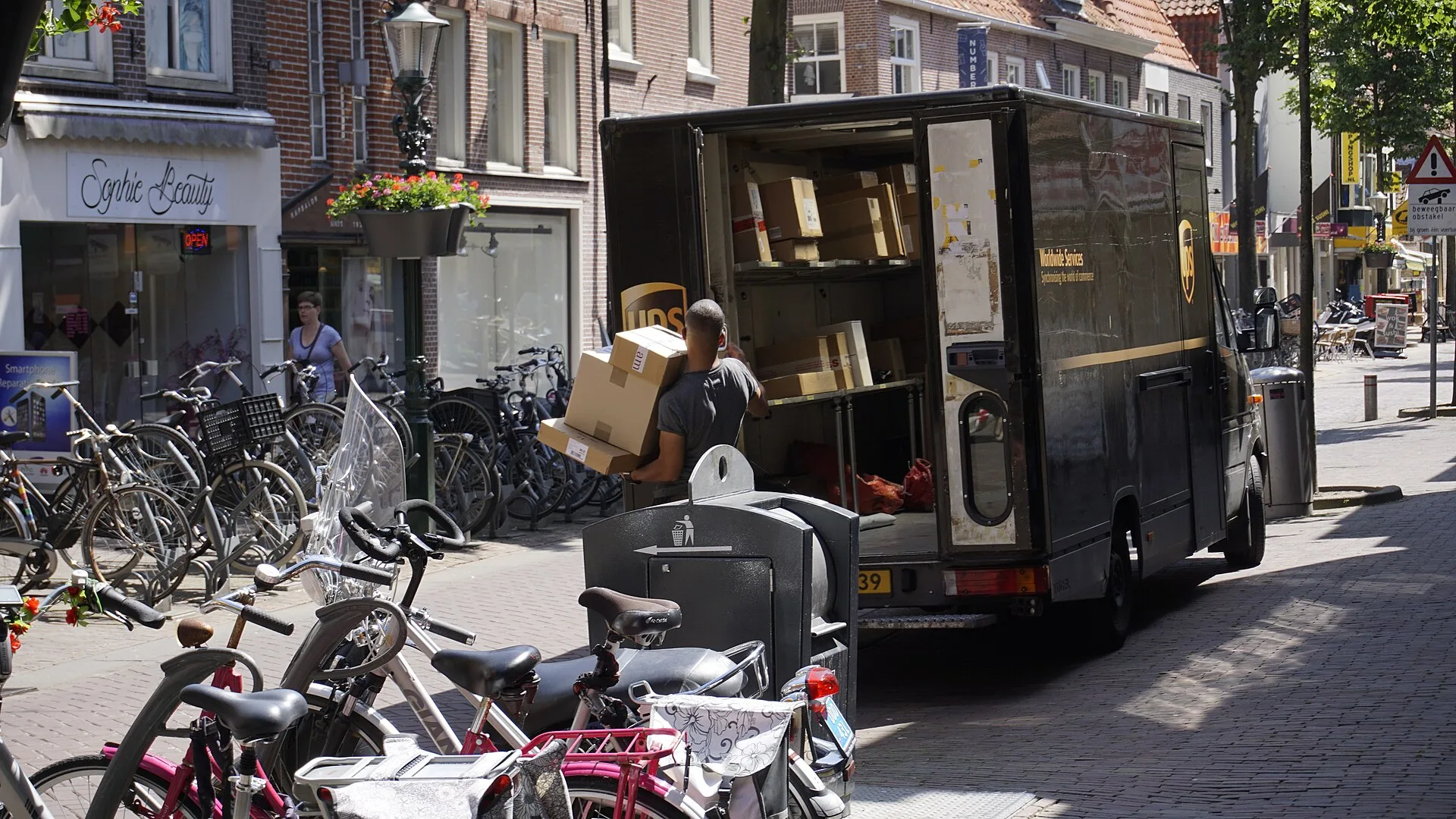 UPS van in Alkmaar. What to put in a local delivery business package for 2027