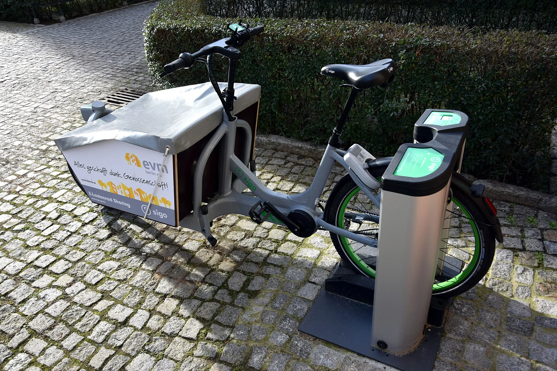 Sigo E-cargo-bike sharing station in Berlin, Germany (Wönnichstraße). Local delivery compliance checklist before you accept a job