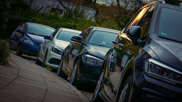cars, road, parked cars, curb, vehicles, parked cars, curb, curb, curb, curb, curb. Which Los Angeles parking rules matter for same-day couriers?